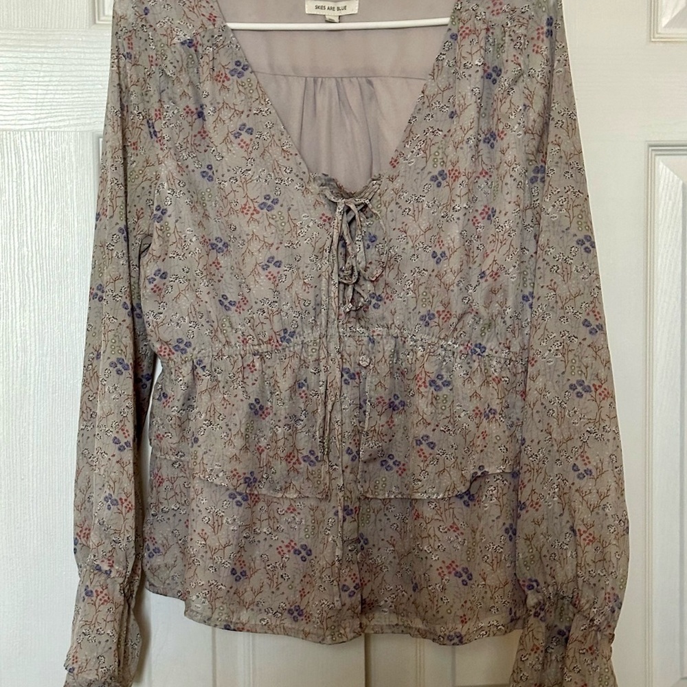 Elegant Floral Lace-Up Blouse in Gray and Blue, Tan print
